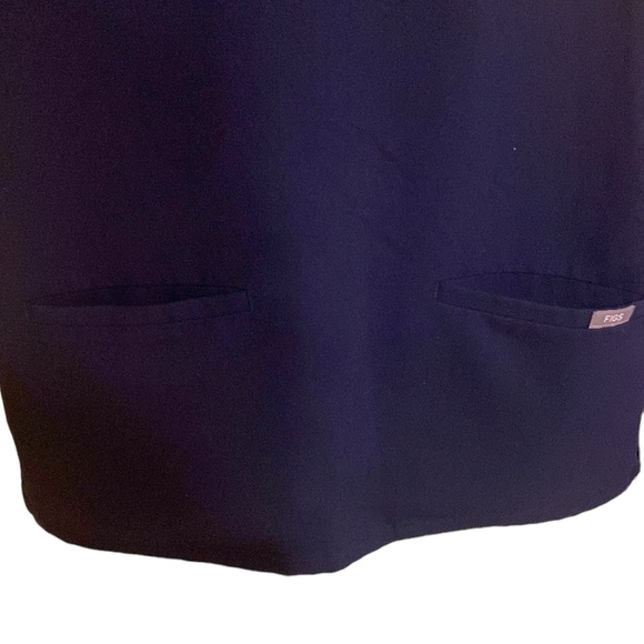 FIGS Casma Navy Blue Scrub Top, EUC, Size XXS - Picture 5 of 8